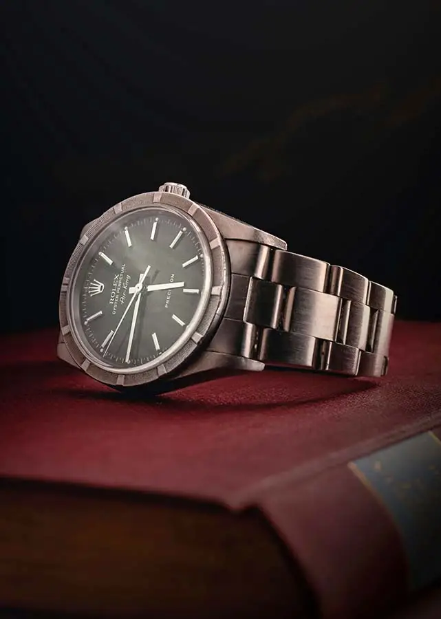Rolex Oyster Perpetual Air-King vintage en acier posée sur un écrin