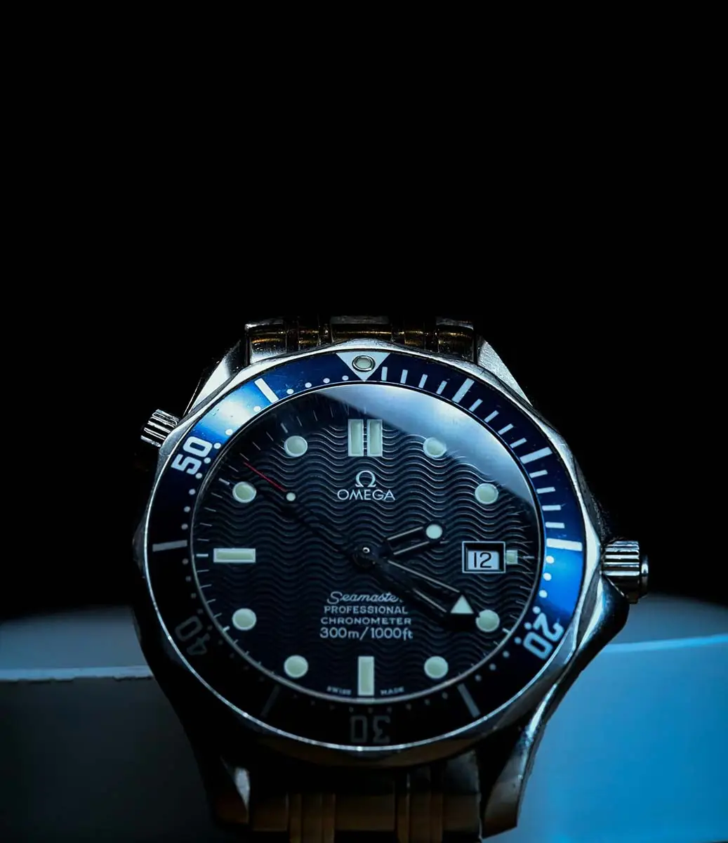 Omega Seamaster Diver 300M Professional, lunette bleue et cadran ondulé